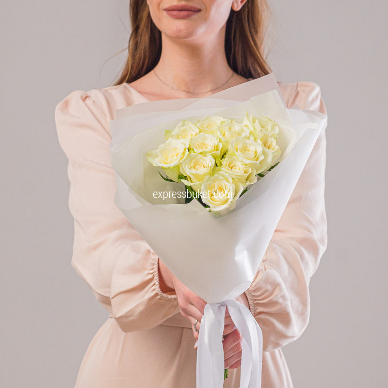 Букет из 11 белых роз 40 см