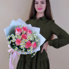 Букет из роз Джумилия с танацетумом