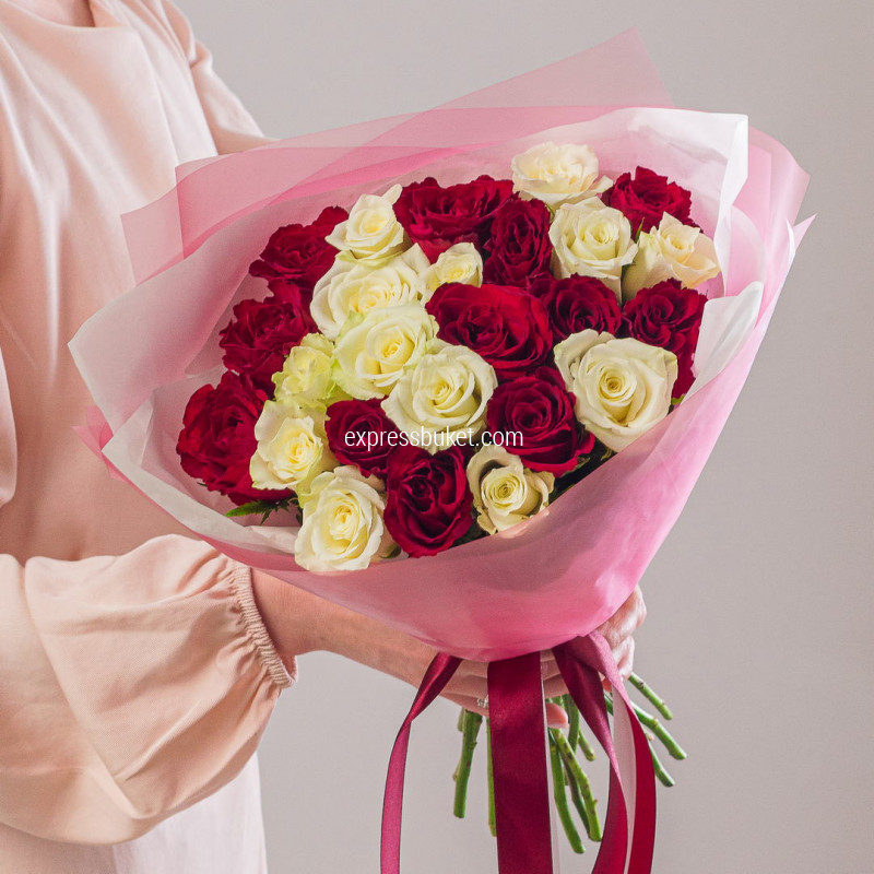 До мурашек 25 роз