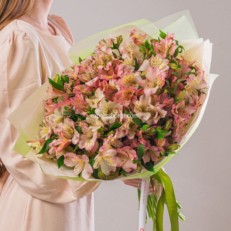 Букет из 15 альстромерий