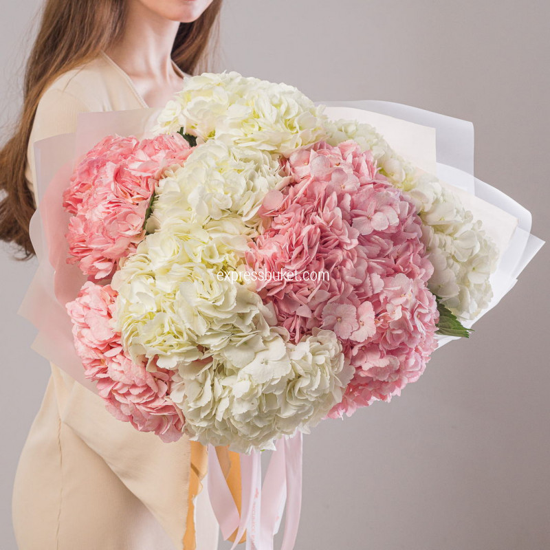 Букет из 11 гортензий