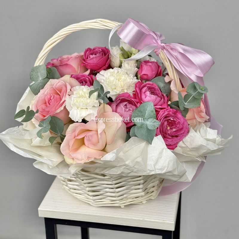 Корзина с цветами 945