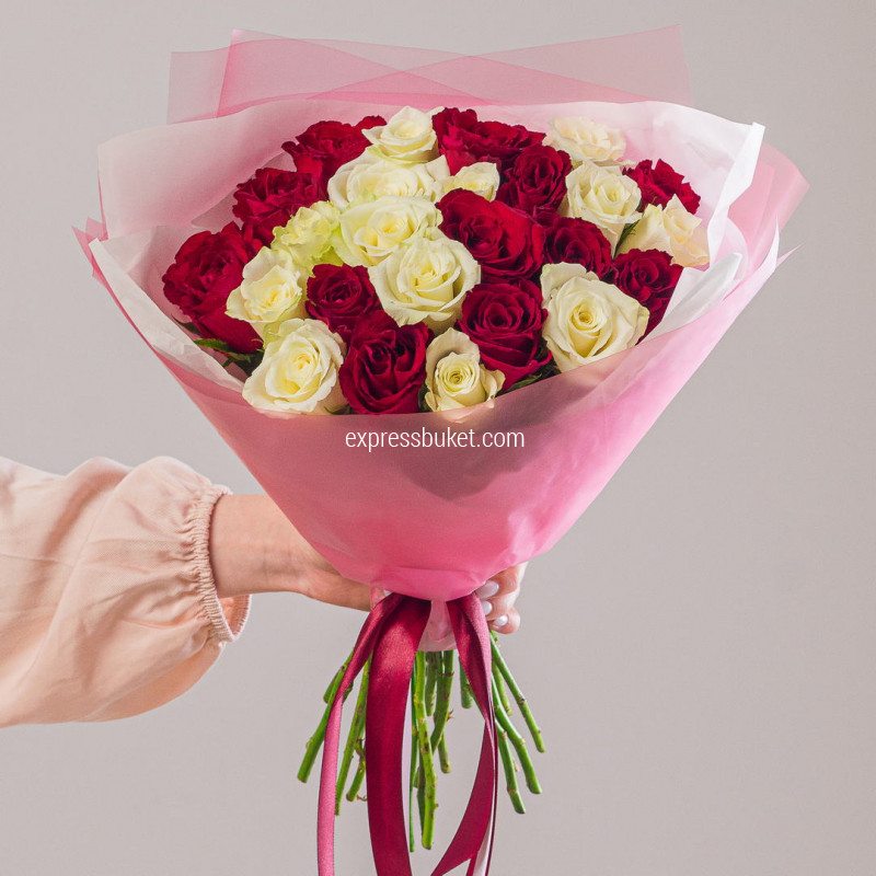 До мурашек 25 роз