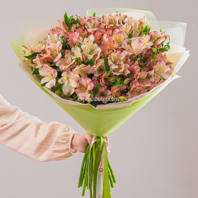 Букет из 15 альстромерий