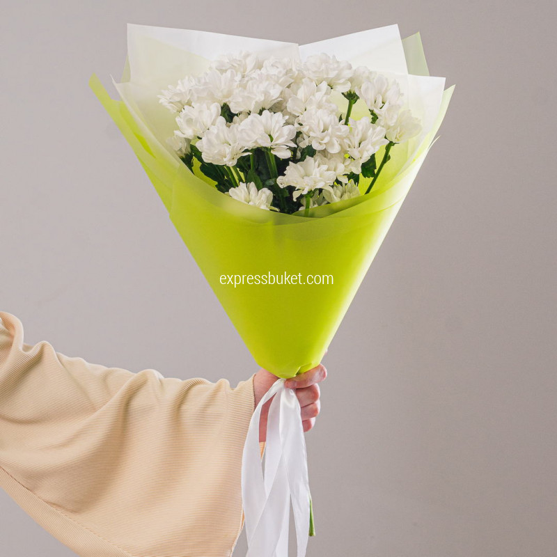 Букет из 3 белых кустовых хризантем